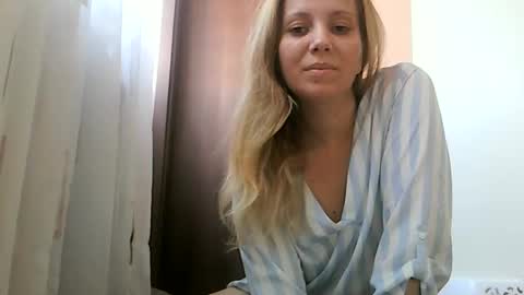 Snapshot of baby_blondee chatting on October 2025 11:14:02 AM Baby Blonde online show from October 2025 11:14:02 AM