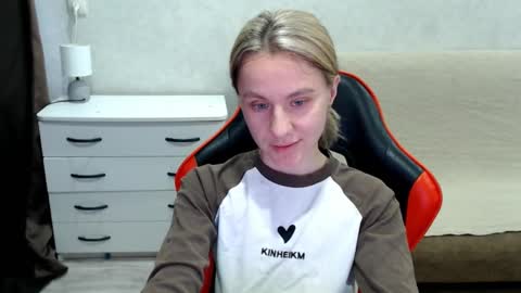 baby_kitte online show from October 2025 12:49:02 PM