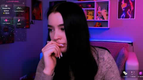 Mia online show from April 2026 07:22:01 PM