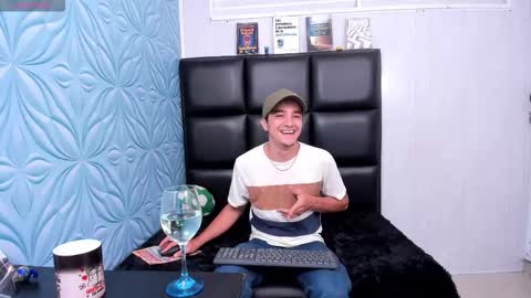 Snapshot of bad_boy_21_ chatting on February 2026 05:15:01 AM bad_boy_21_ online show from February 2026 05:15:01 AM