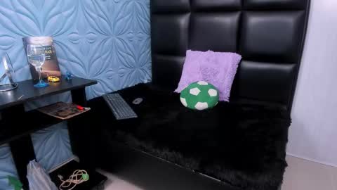 Snapshot of bad_boy_21_ chatting on February 2026 05:39:02 AM bad_boy_21_ online show from February 2026 05:39:02 AM