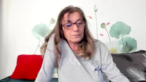 Snapshot of badgg chatting on September 2025 01:02:01 PM Gina online show from September 2025 01:02:01 PM