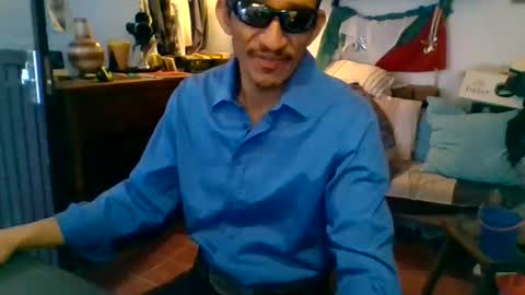 Snapshot of badhombremx chatting on February 2025 04:10:01 PM Mexican livin Off the Wall online show from February 2025 04:10:01 PM