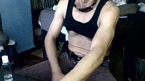 Snapshot of badhombremx chatting on October 2025 10:30:01 PM Mexican livin Off the Wall online show from October 2025 10:30:01 PM