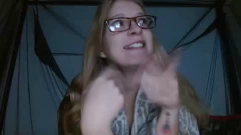 Snapshot of baeblondie chatting on November 2025 11:21:02 AM baeblondie online show from November 2025 11:21:02 AM