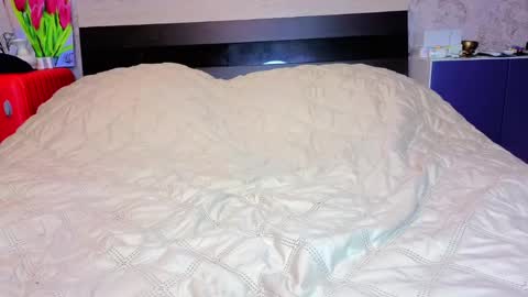 holly online show from April 2026 04:47:02 PM