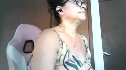 Snapshot of bailarina_atrevida chatting on August 2026 02:33:02 PM sandra online show from August 2026 02:33:02 PM