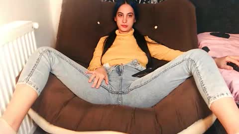 Amy online show from October 2025 09:33:01 PM