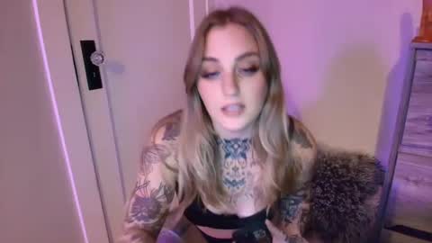 Snapshot of bambidear420 chatting on January 2025 05:37:02 AM Bambi online show from January 2025 05:37:02 AM