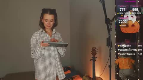 Ellen and  online show from October 2025 10:37:02 AM