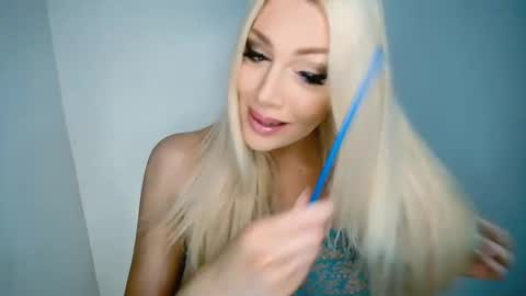 Snapshot of barbi_bentley chatting on November 2025 07:20:02 AM Barbi Bentley online show from November 2025 07:20:02 AM
