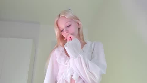 Bella online show from November 2025 02:54:01 AM