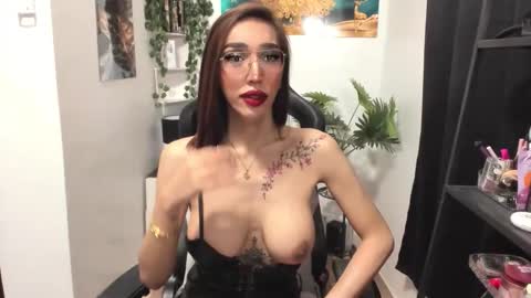 Snapshot of barbiekharie chatting on November 2025 06:29:01 PM Issa Trap online show from November 2025 06:29:01 PM