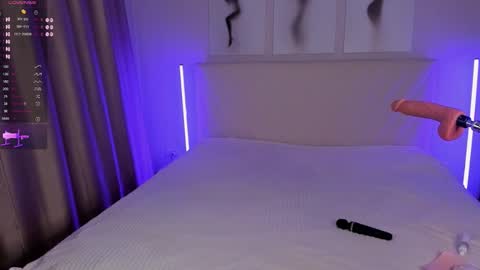  Emma online show from October 2025 07:53:02 PM