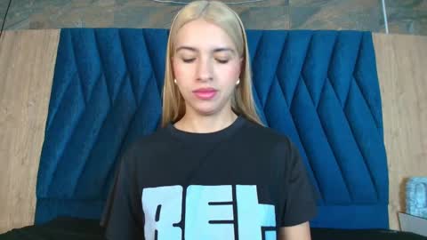 barbiie_98 online show from September 2025 12:06:01 PM