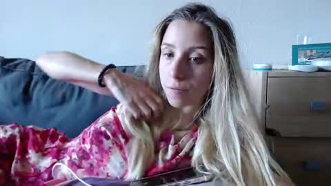 Snapshot of barelylegalblondy chatting on June 2026 07:11:01 AM Lena online show from June 2026 07:11:01 AM