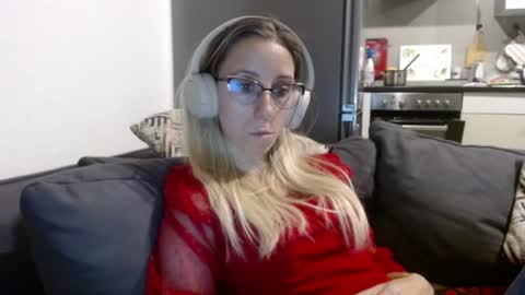 Snapshot of barelylegalblondy chatting on July 2026 10:34:02 PM Lena online show from July 2026 10:34:02 PM