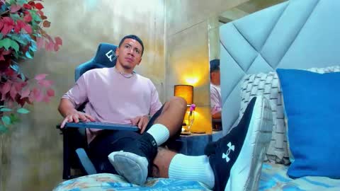 Bastian Independent Model online show from September 2025 02:10:01 PM