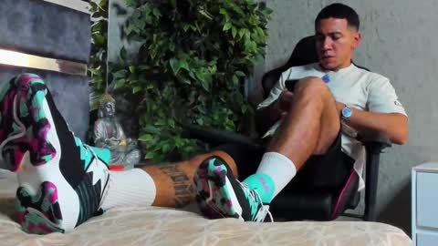 Bastian Independent Model online show from October 2025 01:20:02 PM