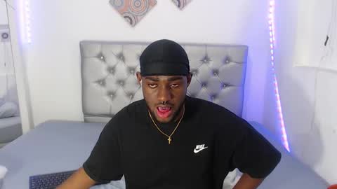 Andrew  online show from November 2025 07:02:02 PM