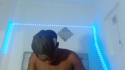 Andrew  online show from November 2025 07:02:02 PM