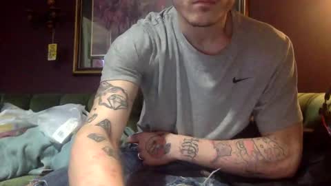 Snapshot of bdnwest417 chatting on February 2025 05:19:02 AM BESTDICK417 online show from February 2025 05:19:02 AM