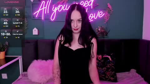 Snapshot of beatricereeves chatting on December 2024 01:29:02 AM Beatrice 3 online show from December 2024 01:29:02 AM