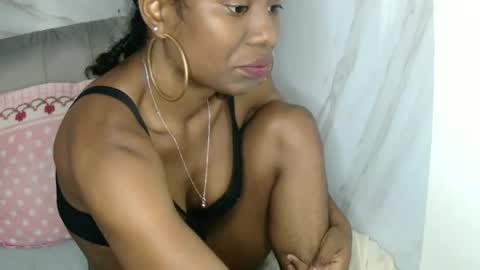 Snapshot of beautenoir chatting on November 2025 06:49:02 AM beautenoir online show from November 2025 06:49:02 AM