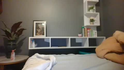 Snapshot of beautie699392 chatting on February 2025 05:52:02 PM Lil stunner online show from February 2025 05:52:02 PM