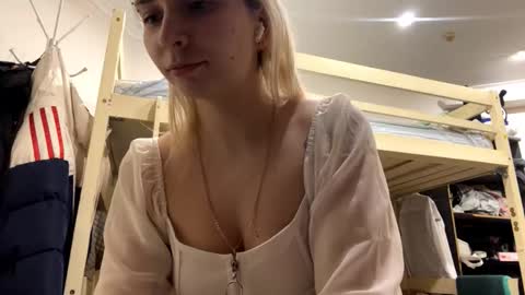 Snapshot of beautifultips chatting on February 2026 03:22:01 PM Mia online show from February 2026 03:22:01 PM