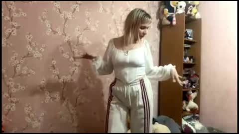 Mia online show from April 2026 03:09:01 PM