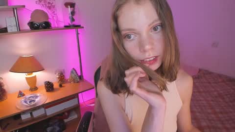 Snapshot of beautyeliise chatting on December 2024 09:37:02 AM Eliise online show from December 2024 09:37:02 AM