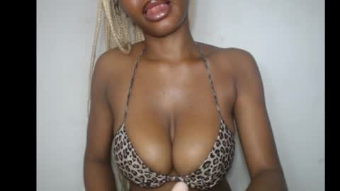 Snapshot of beautyslut1 chatting on April 2026 07:04:01 AM beautyslut1 online show from April 2026 07:04:01 AM