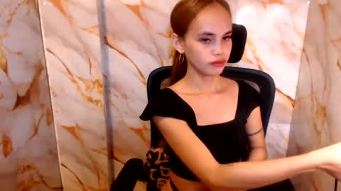 Snapshot of beccamiller22 chatting on August 2026 01:07:01 AM becca online show from August 2026 01:07:01 AM