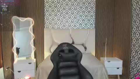 BELLA online show from October 2025 12:33:01 PM