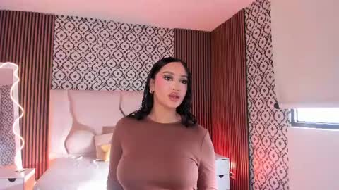 Snapshot of beella_tay1 chatting on June 2026 12:04:02 PM BELLA online show from June 2026 12:04:02 PM
