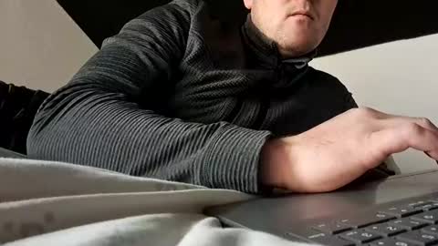 Snapshot of beenee3 chatting on December 2024 08:43:02 AM beenee3 online show from December 2024 08:43:02 AM