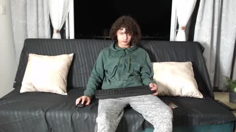 independent model online show from January 2025 04:17:01 AM