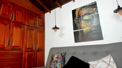 independent model online show from February 2025 04:10:02 AM