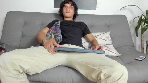 independent model online show from March 2025 07:37:02 PM