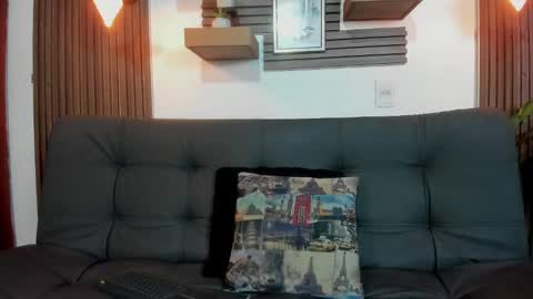 independent model online show from October 2025 02:52:01 AM