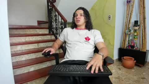 independent model online show from May 2026 07:00:01 PM