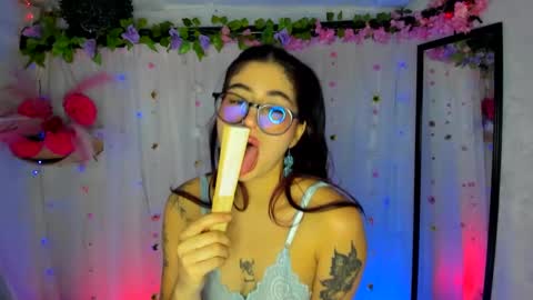 modelo independiente online show from October 2025 06:36:01 PM