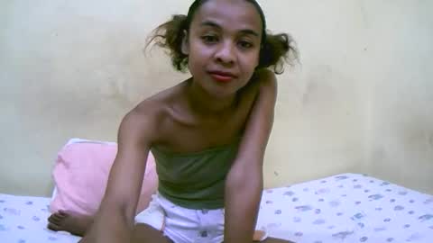 Snapshot of bella193999 chatting on November 2025 06:17:01 PM bella193999 online show from November 2025 06:17:01 PM