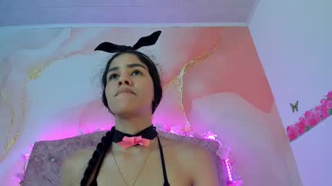 Snapshot of bella__sweets chatting on February 2025 01:08:01 AM Melanie online show from February 2025 01:08:01 AM