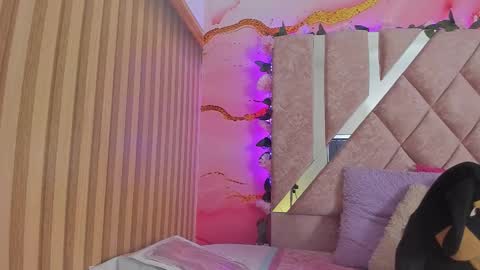 Melanie  online show from February 2026 10:36:02 AM