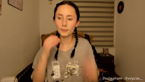 Snapshot of bella__w chatting on December 2024 04:03:02 AM Zia online show from December 2024 04:03:02 AM