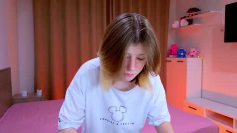 Bella online show from November 2025 09:42:02 PM