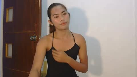 Snapshot of bella_bliss14 chatting on November 2025 02:05:04 PM bella_bliss14 online show from November 2025 02:05:04 PM