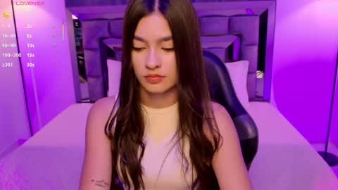 Snapshot of bella_clark2 chatting on October 2025 02:13:01 AM Bella online show from October 2025 02:13:01 AM